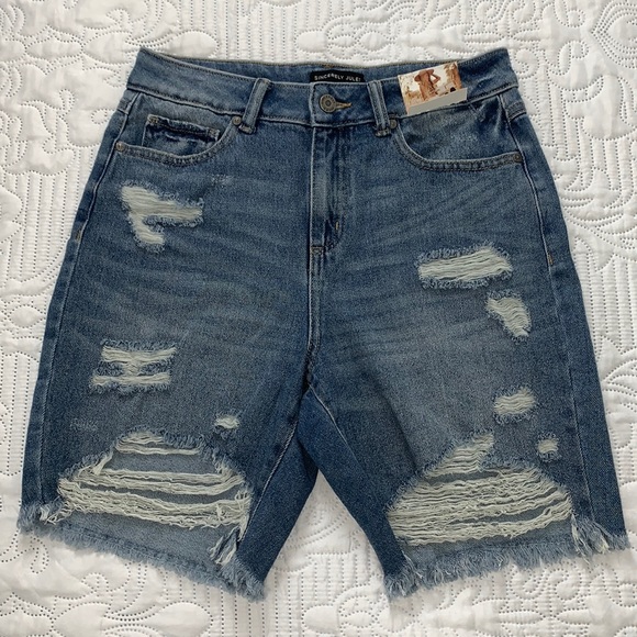 NWT Sincerely Jules High Rise Wedge Denim Shorts - Picture 2 of 13
